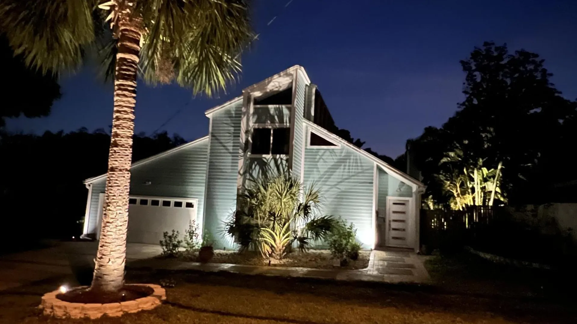 Sneaky Tiki: Heated Saltwater Pool+5 Min To Beach Largo 0*,  United States