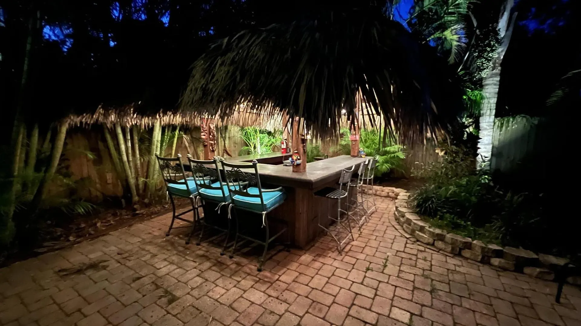 Sneaky Tiki: Heated Saltwater Pool+5 Min To Beach Largo
